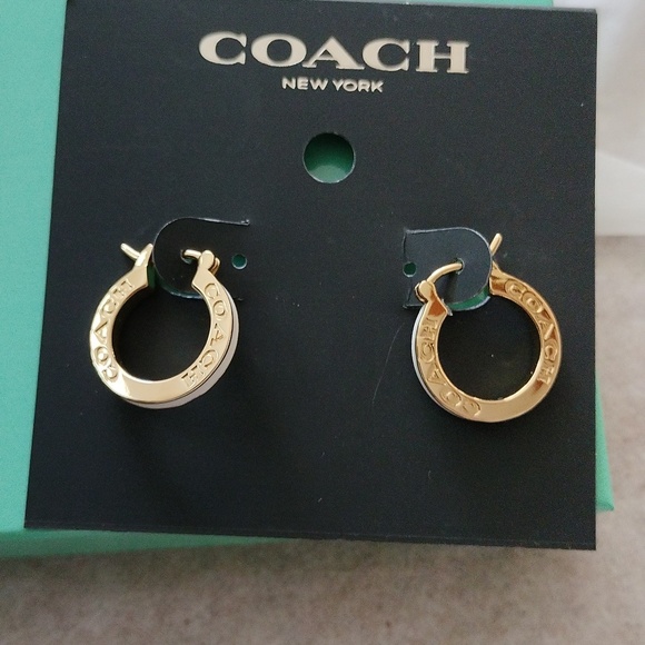 Coach F73021 HUGGIE EARRINGS Enamel GOLD/CHALK - Picture 4 of 8